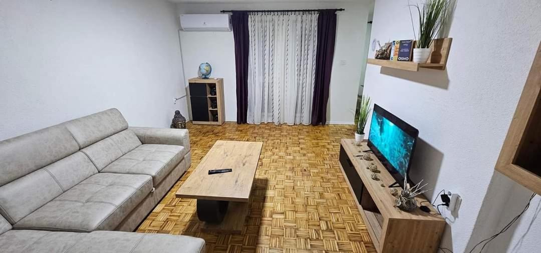 Apartamento Stan Na Dan Kozarska Dubica Bosanska Dubica Exterior foto