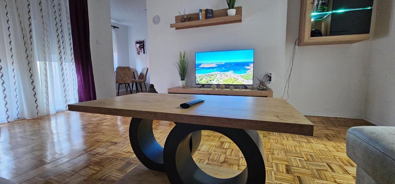 Apartamento Stan Na Dan Kozarska Dubica Bosanska Dubica Exterior foto