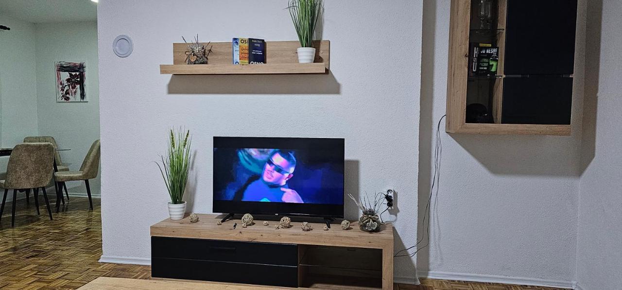 Apartamento Stan Na Dan Kozarska Dubica Bosanska Dubica Exterior foto