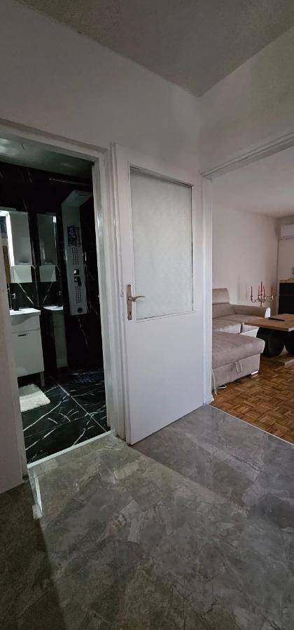 Apartamento Stan Na Dan Kozarska Dubica Bosanska Dubica Exterior foto